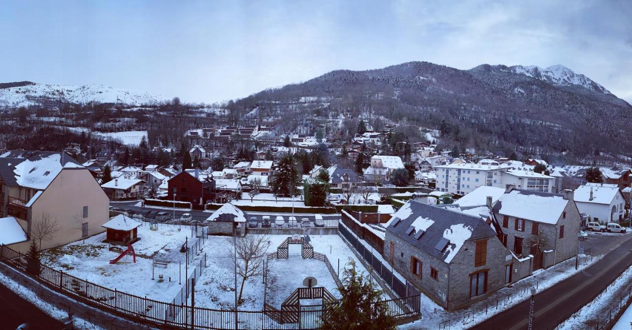 Appartement 58 M2 Avec Piscine Interieure Vue Montagne Centre Village , Parking Prive Saint-Lary-Soulan Luaran gambar