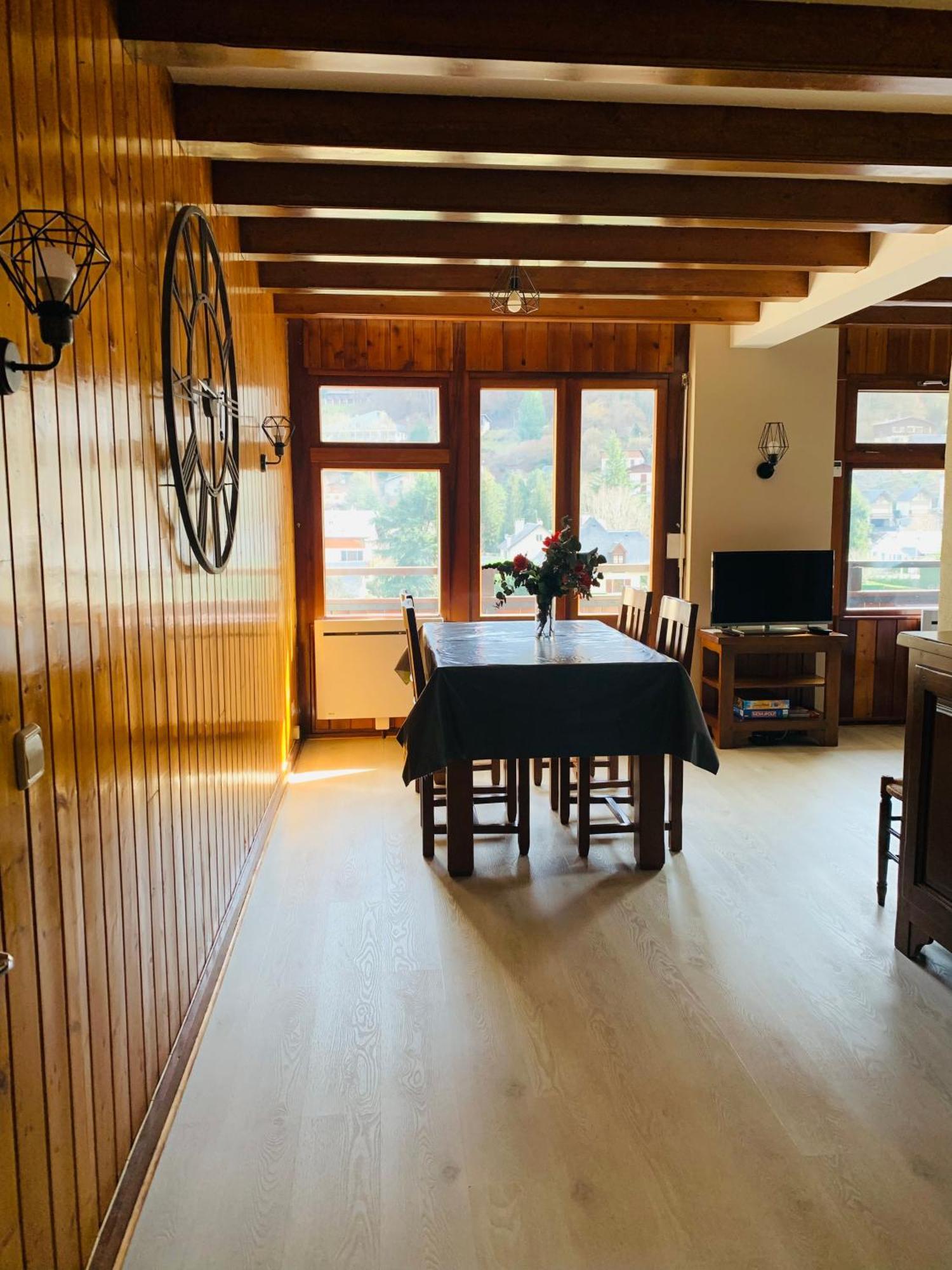 Appartement 58 M2 Avec Piscine Interieure Vue Montagne Centre Village , Parking Prive Saint-Lary-Soulan Luaran gambar