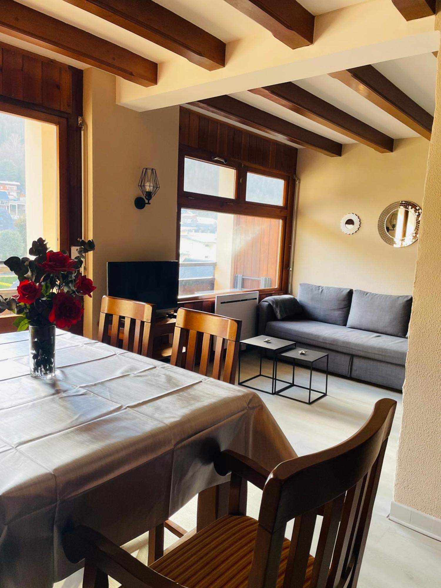 Appartement 58 M2 Avec Piscine Interieure Vue Montagne Centre Village , Parking Prive Saint-Lary-Soulan Luaran gambar