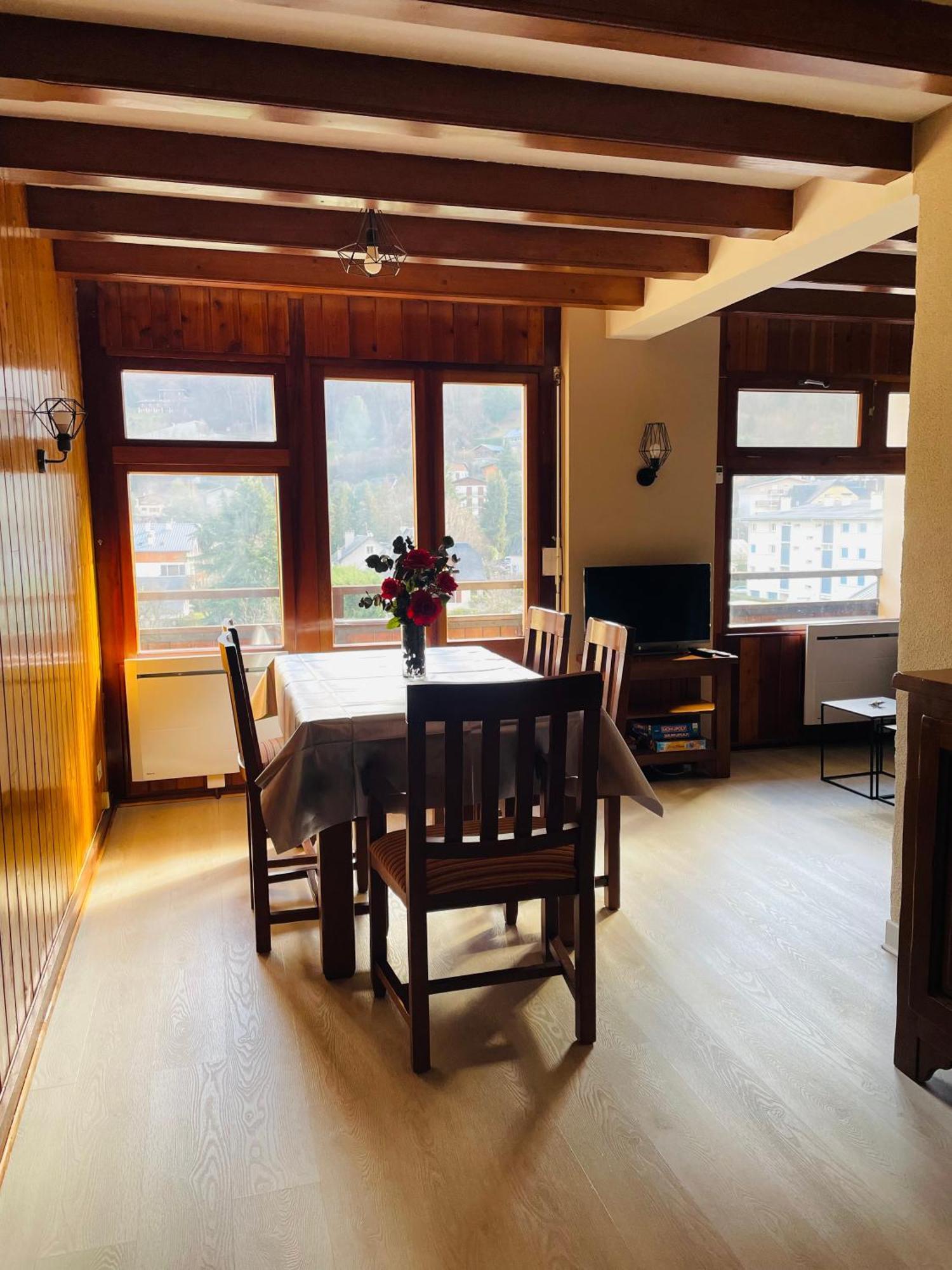 Appartement 58 M2 Avec Piscine Interieure Vue Montagne Centre Village , Parking Prive Saint-Lary-Soulan Luaran gambar